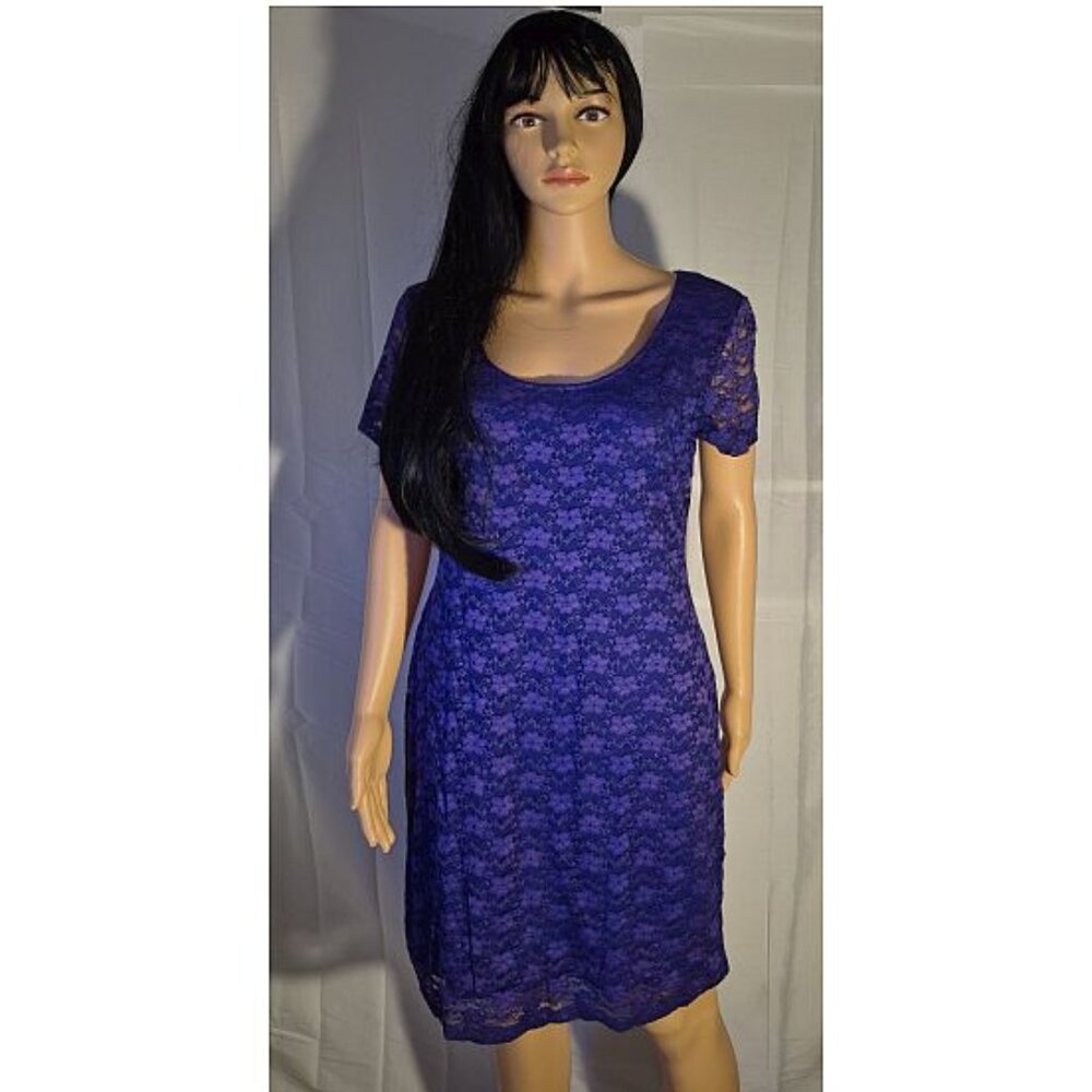 H&M **gorgeous Purple laced dress w/ floral lace pattern in size Large